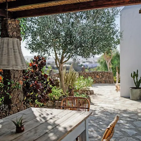 Villa Casa Chris Y Marie, With Heated Mini Pool Lajares